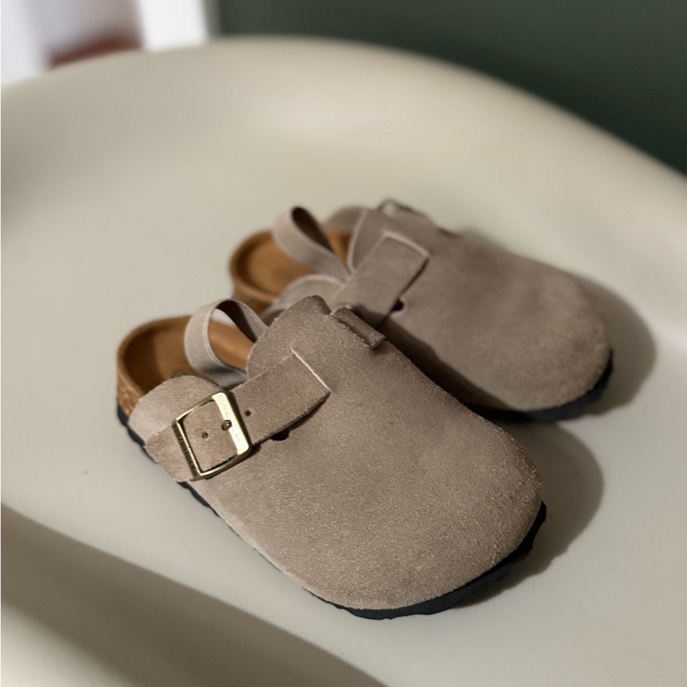 Toddler suede clogs